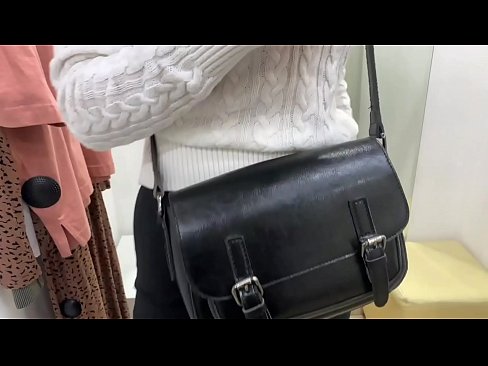 ❤️ Masturbasi umum tina jalang ngora FeralBerry sareng dildo di kamar pas ❌ porno super di urang% su.8kpornvids.ru%